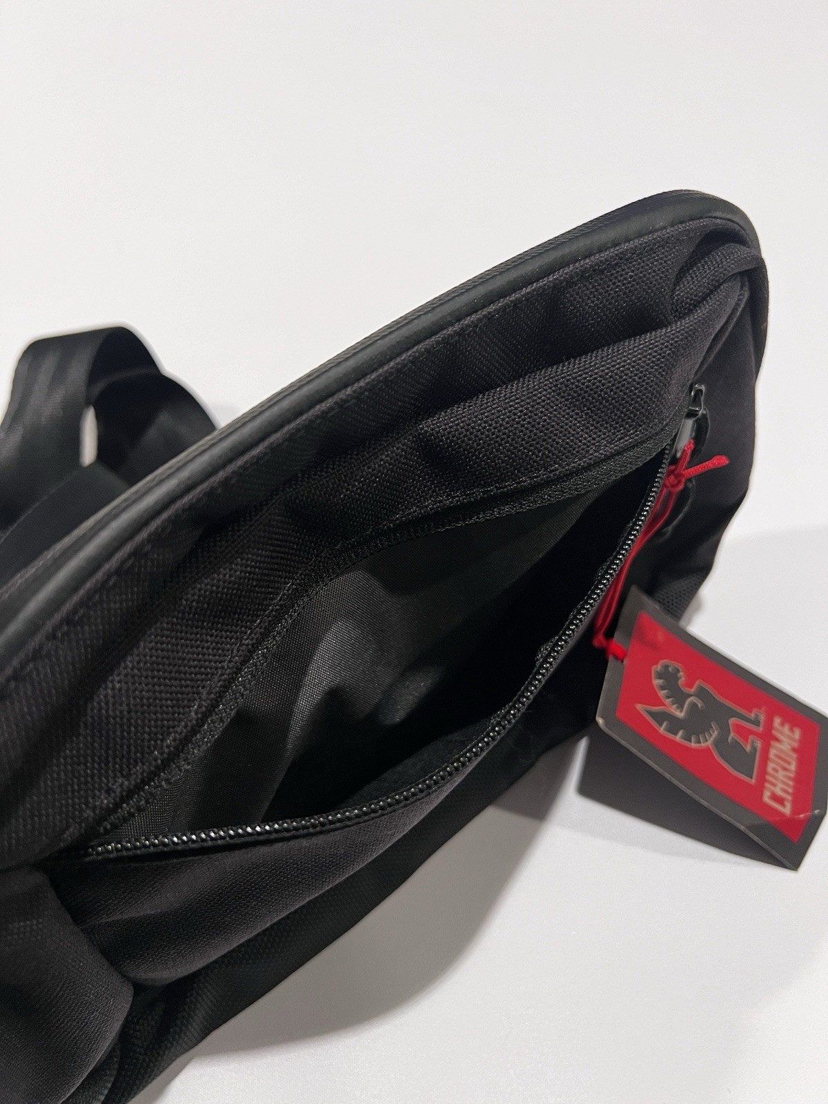 Chrome Industries – Ziptop Waistpack – Black – 3 Liter Capacity