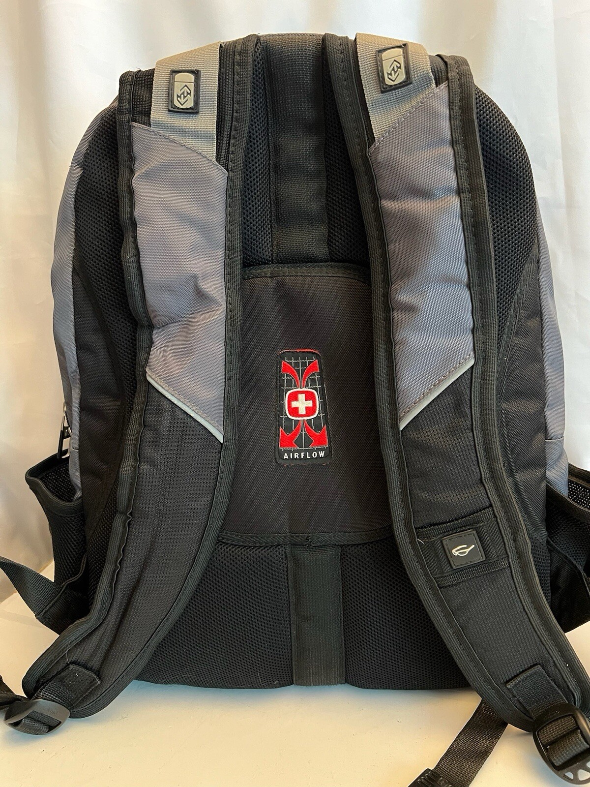 SWISSGEAR AIRFLOW BLACK & GRAY SCHOOL TRAVEL BACKPACK BAG