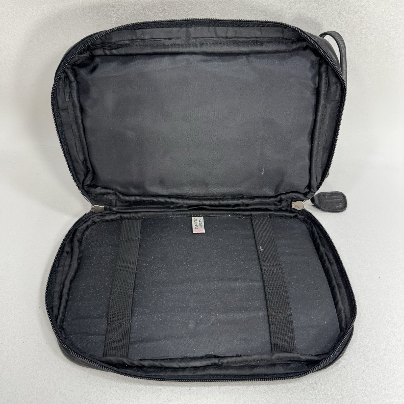 Frye Black Pebbled Leather Case Top Zip Around Single Handle Travel Toiletry Bag