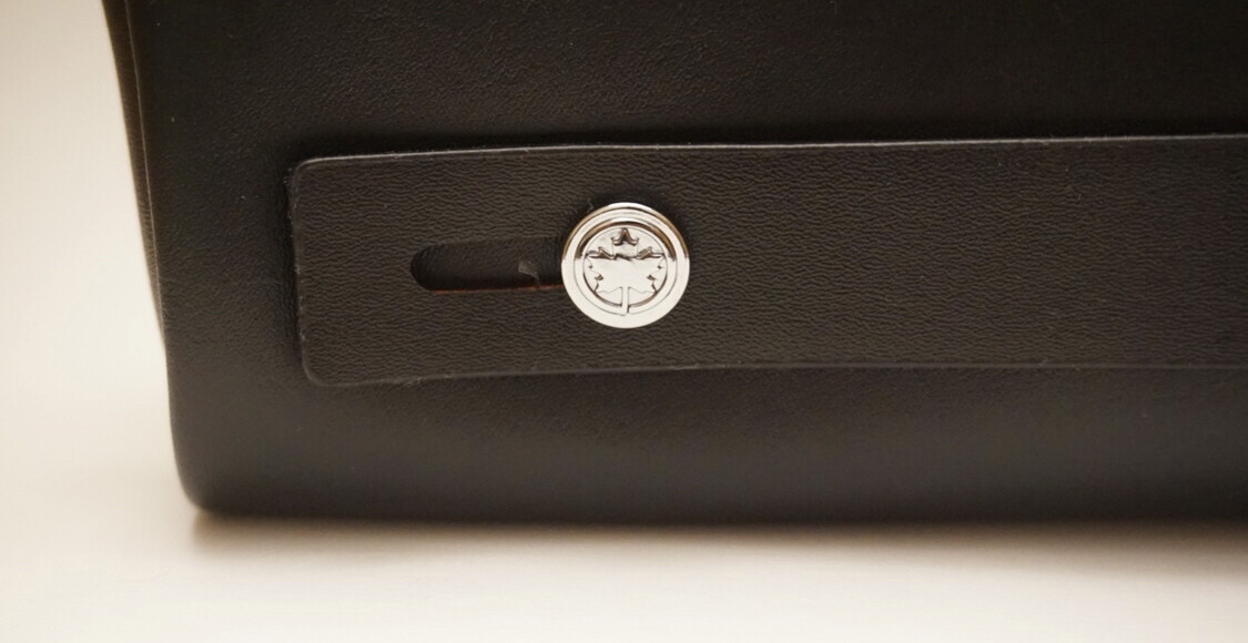 Want Les Essentiels De La Vie Midway Travel Pouch x Air Canada VERY RARE