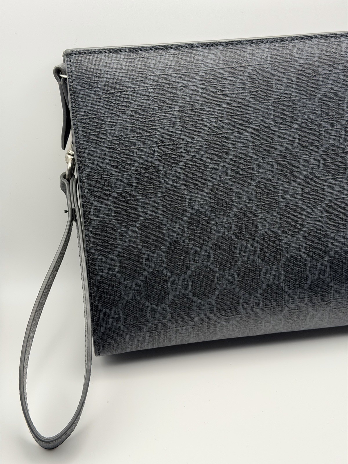 GUCCI GG Supreme Pouch With Wrist Strap