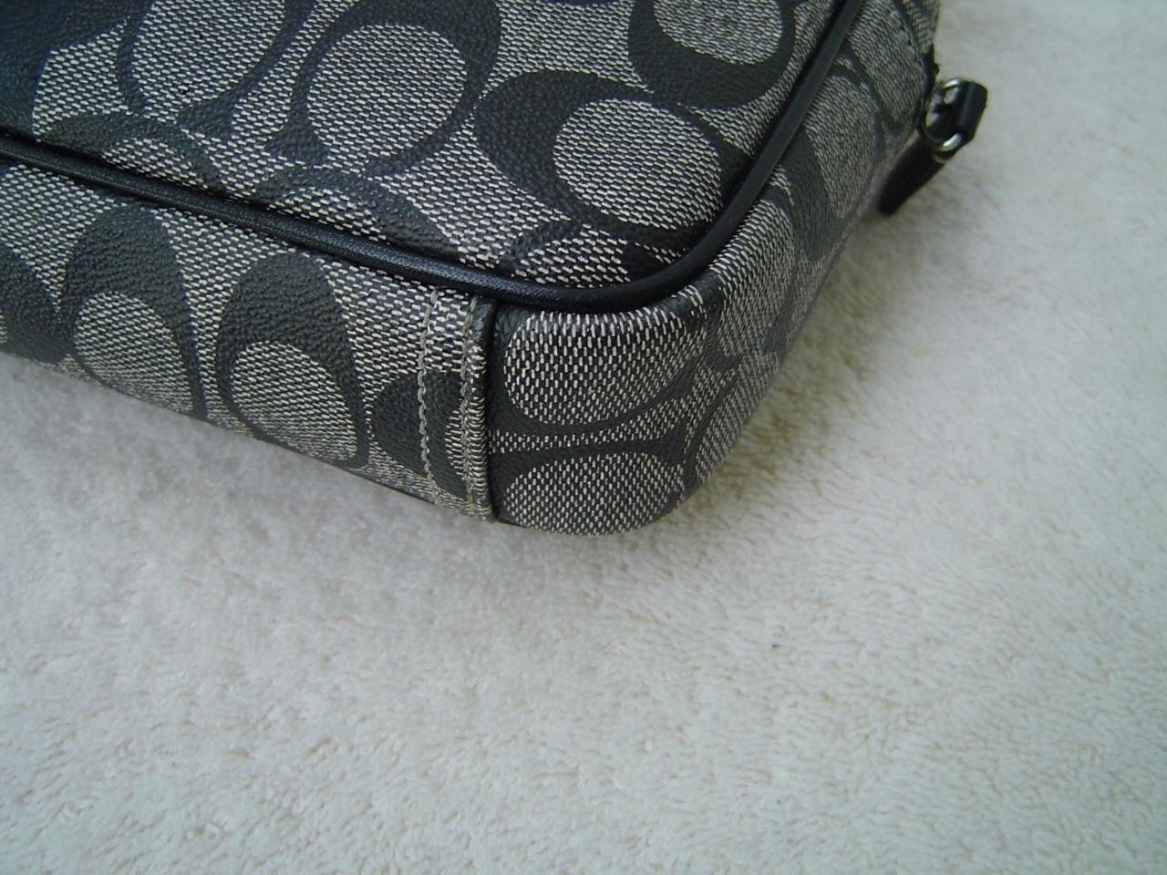 AUTHENTIC COACH MENS BLACK AND WHITE SIGNATURE STRIPE LARGE POUCH #77277 VGC
