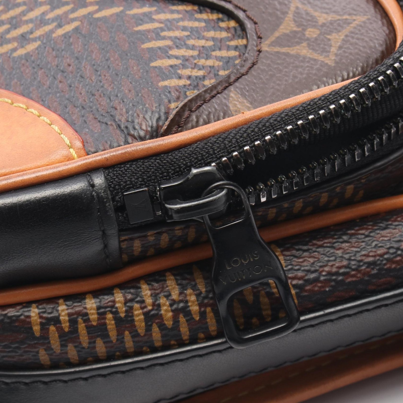 LOUIS VUITTON NIGO Amazon Messenger Shoulder Bag N40357 Damier Giant ebene LV