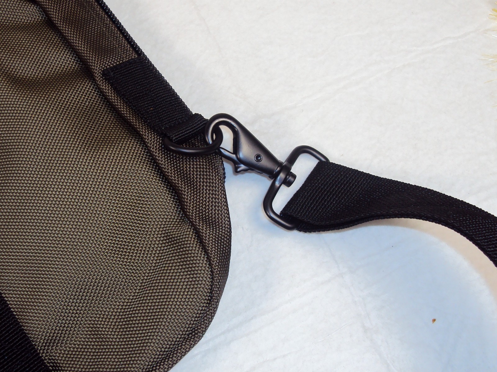 Soft Sided Olive Briefcase ~ 100% Polyester, Unzips Fully To Lay Flat ~ #D860
