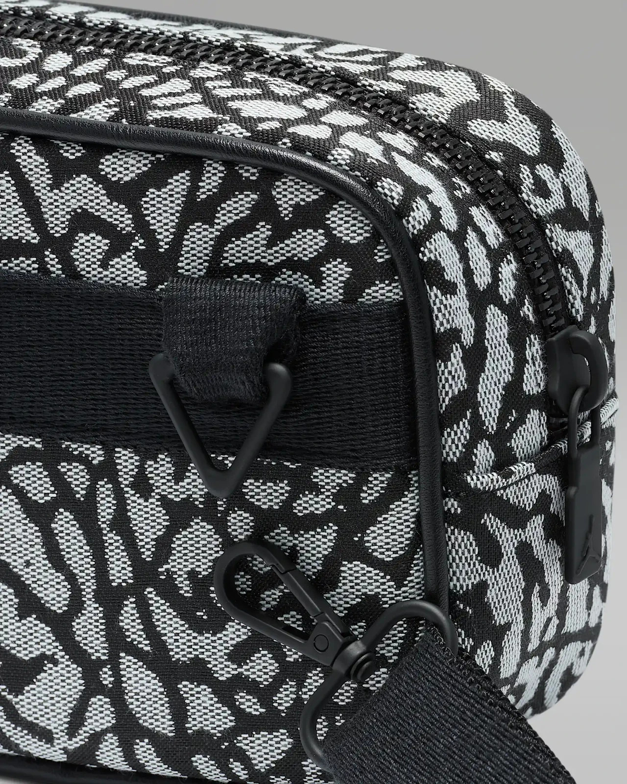 Nike Jordan Icon Camera Bag 1.6L Crossbody Elephant Skin Blk MA0979-100 NWT $70