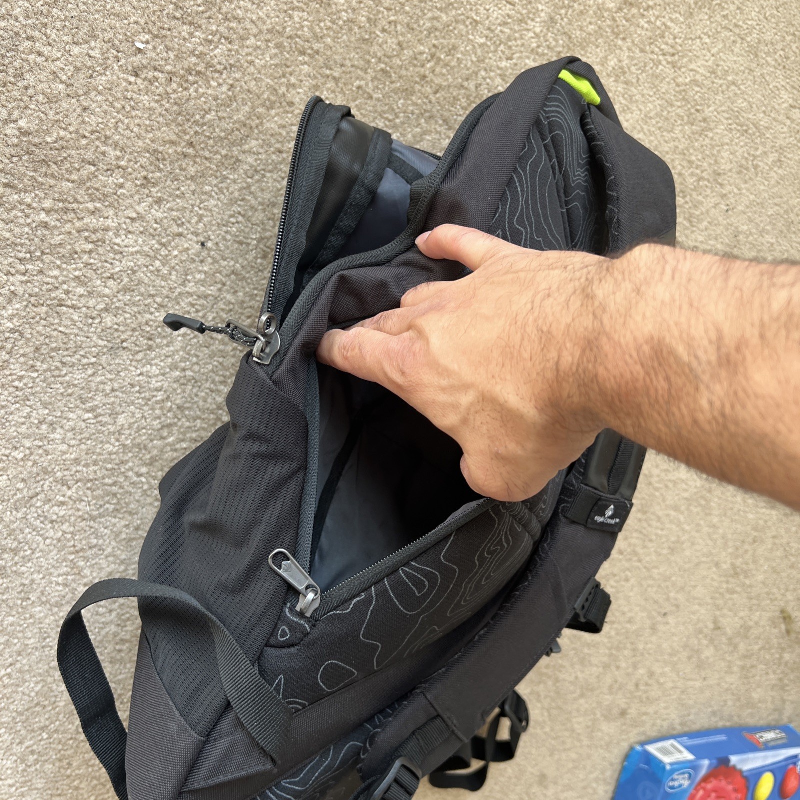 Eagle Creek Wayfinder Back Pack 20L Black/Charcoal Brand New No Tags