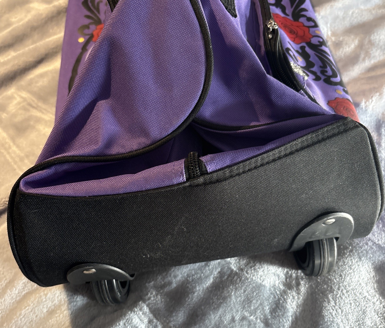 ANNA SUI Roling Luggage Carry On Duffle Bag Purple W Butterfly Red Roses Read