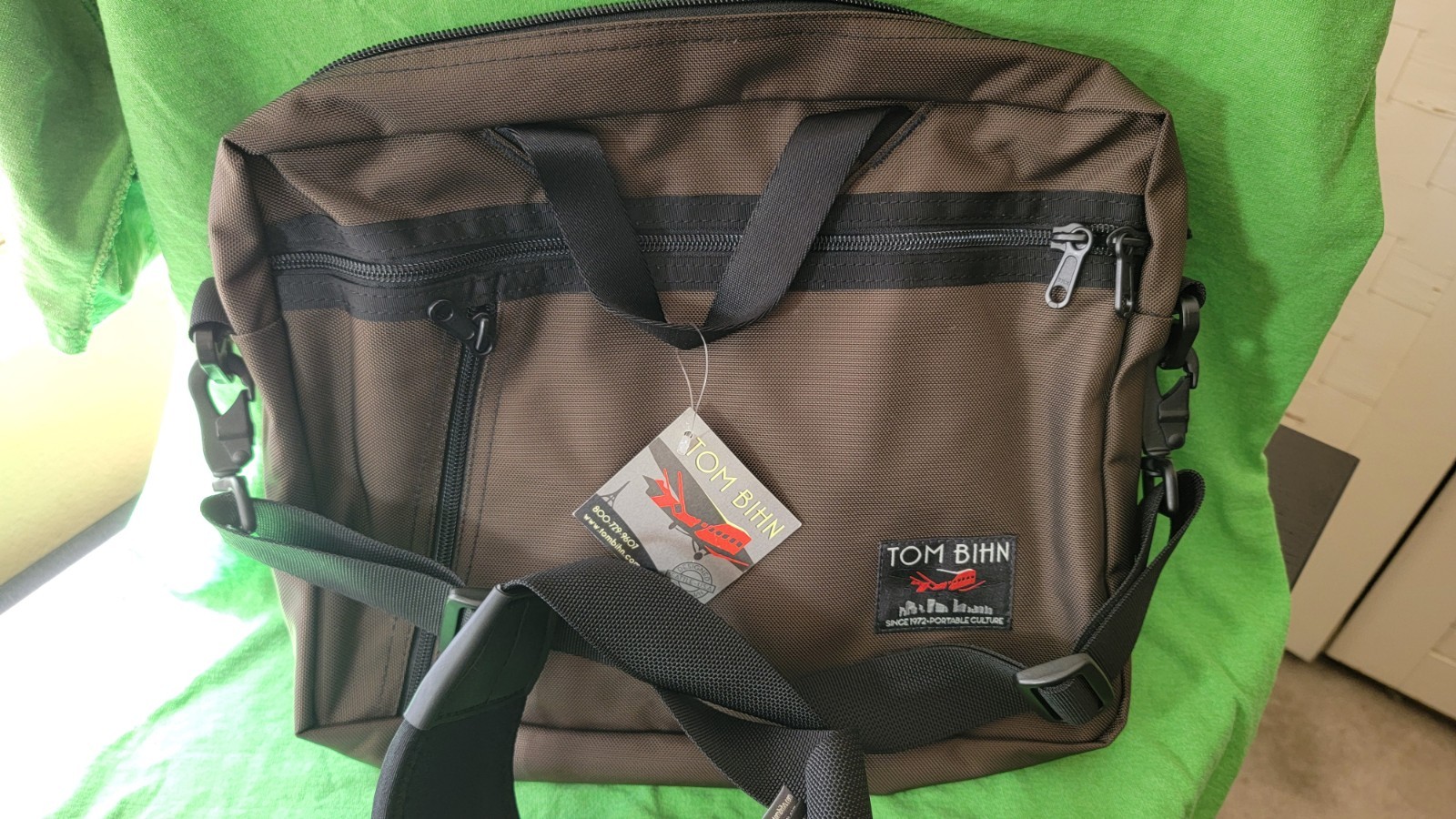 Tom Bihn Daylight Briefcase Ursa Brown NEW With NEW Absolute Strap