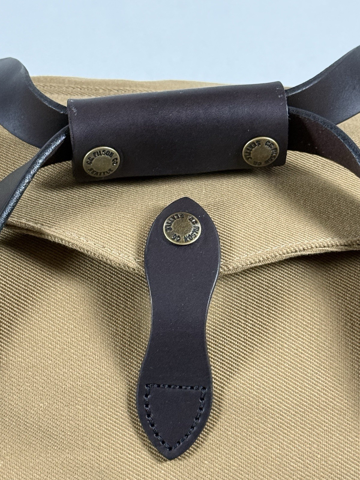 FILSON SMALL RUGGED TWILL DUFFLE BAG TAN NWT