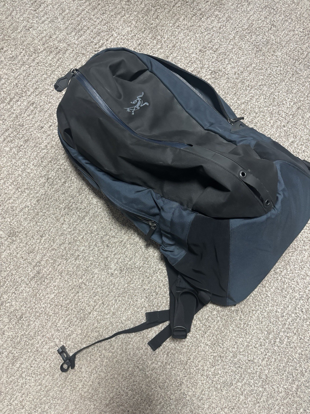 Arc’teryx Arro 22 Backpack Blue and Black Excellent Condition Discontinuedmodel