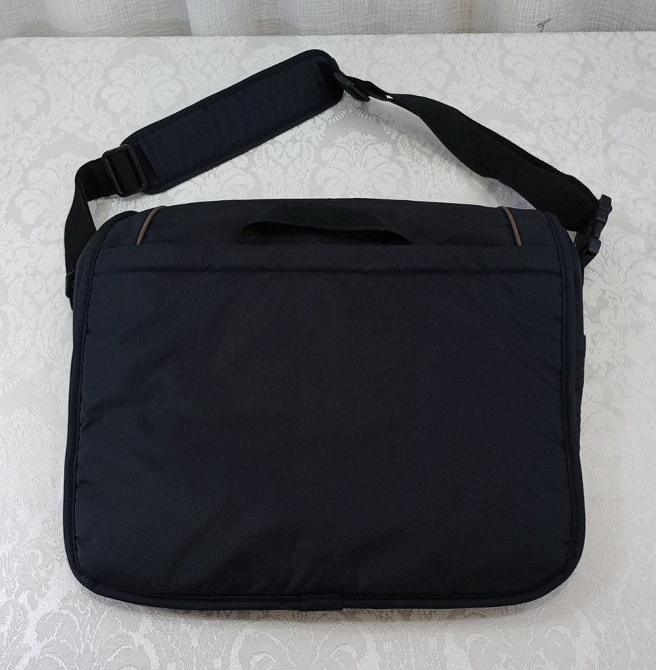 Nike Sportswear Essentials Messenger Bag 15L Black Ironstone DJ9792-010