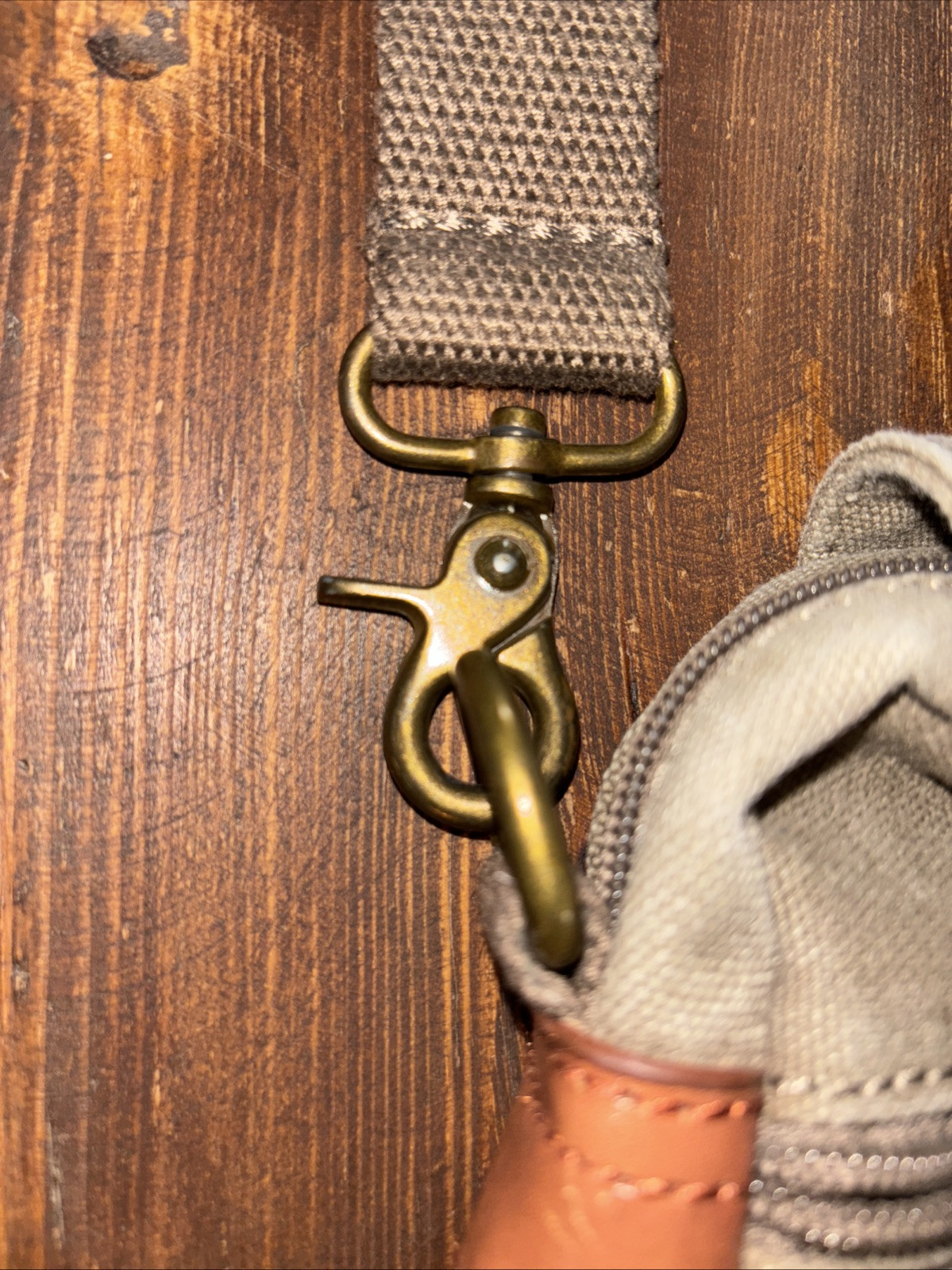 Troop London Classic Canvas Across Body Green Detachable Adjustable Strap