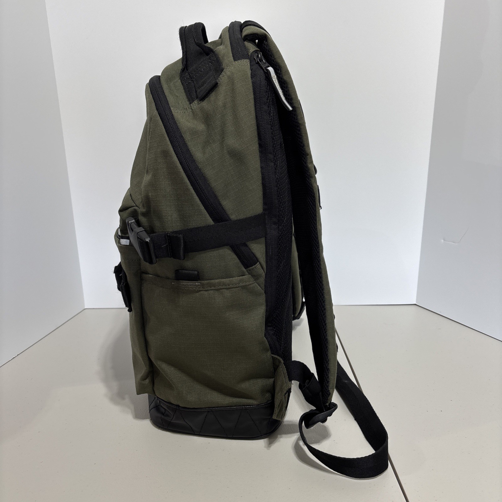 Oakley Men’s Utility Hiking School Laptop Travel Backpack Black Olive Green