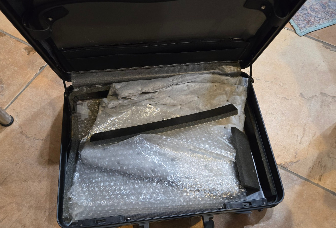 Eminent Black plastic hard Briefcase Locks No keys