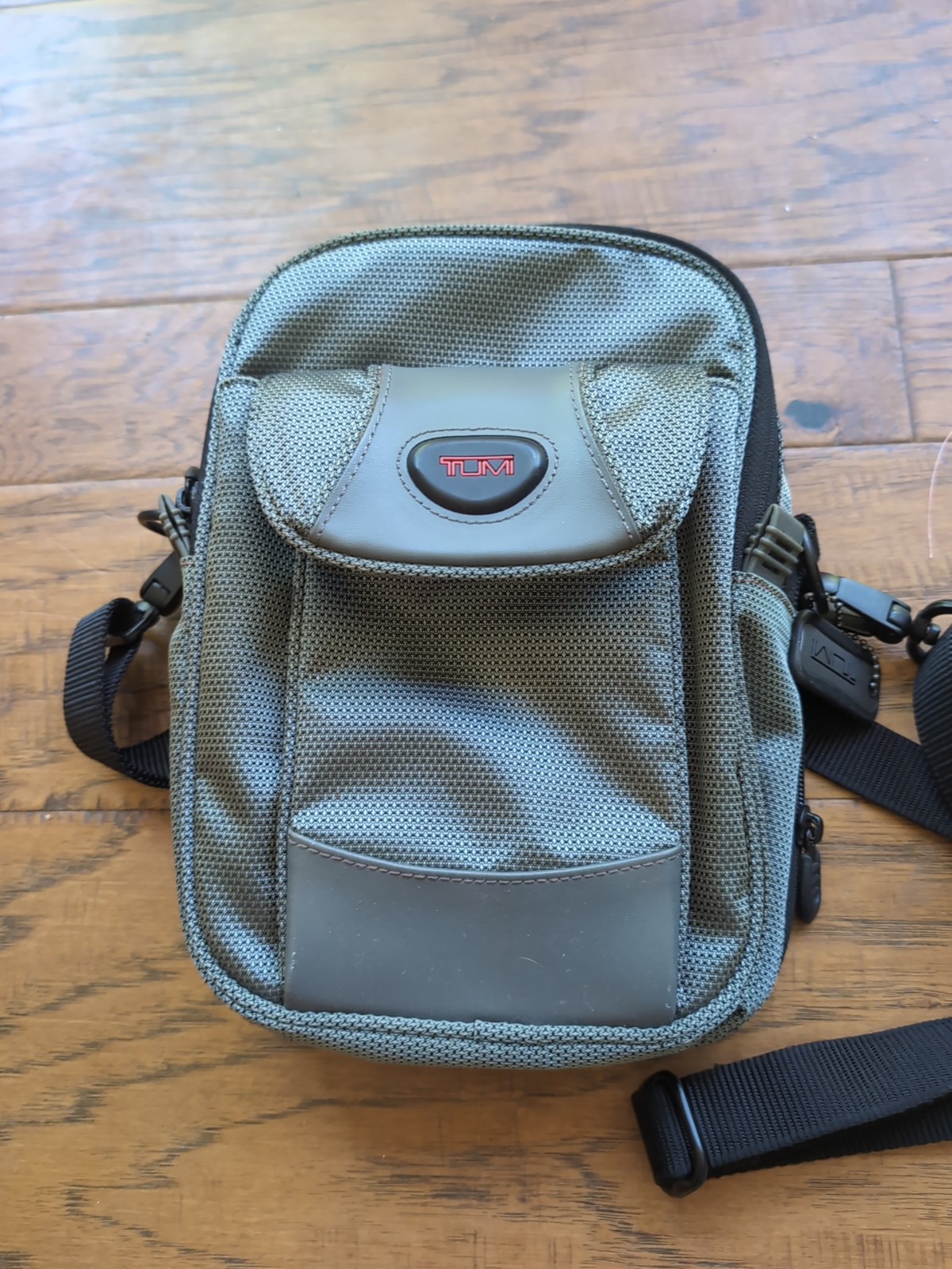 Vintage TUMI T2 Crossbody Bag Gray/Black W/ Adjustable Strap