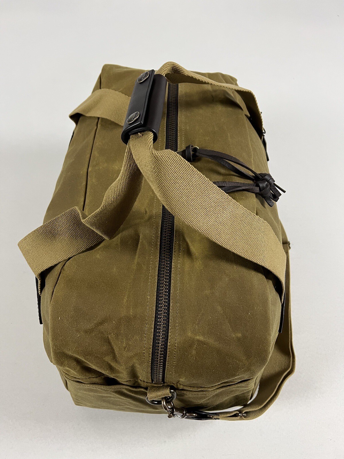 FILSON MEDIUM TIN CLOTH DUFFLE BAG DARK TAN OS NWT