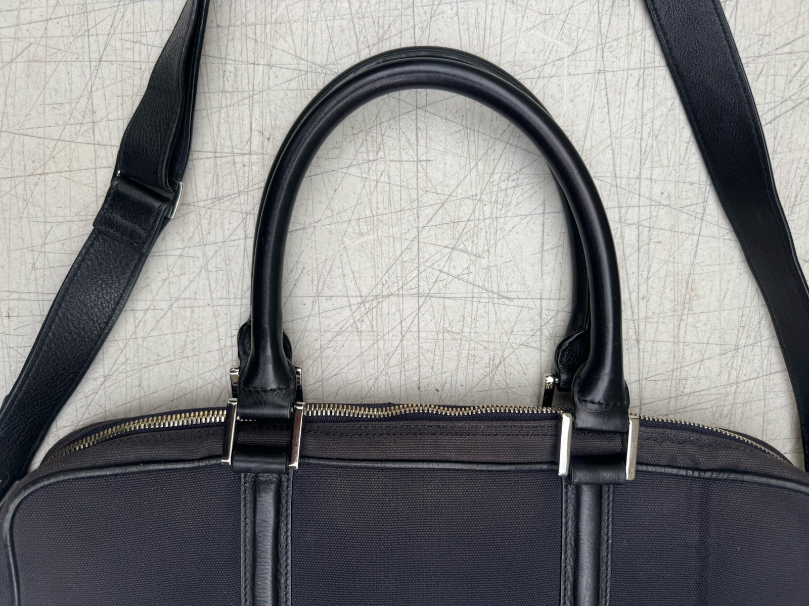 WANT Les Essentiels De La Vie Organic Heathrow Commuter Messenger Bag Black used