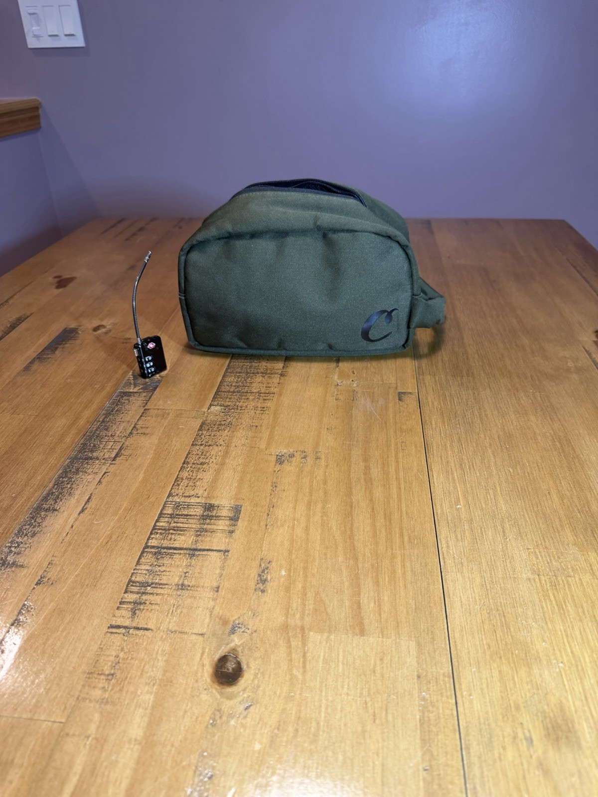 COOKIES SMELL PROOF CORE BAG DARK GREEN BARELY USED WITH LOCK
