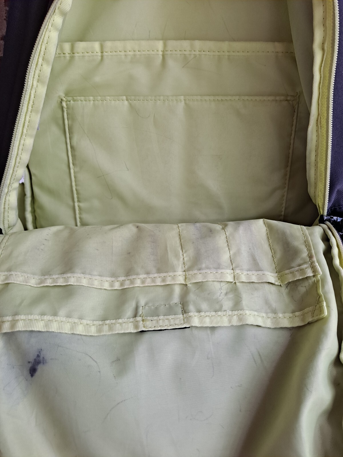 Oakley Padded Backpack / Hiking DayPack 16x12x6 inches Black / Grey / Yellow