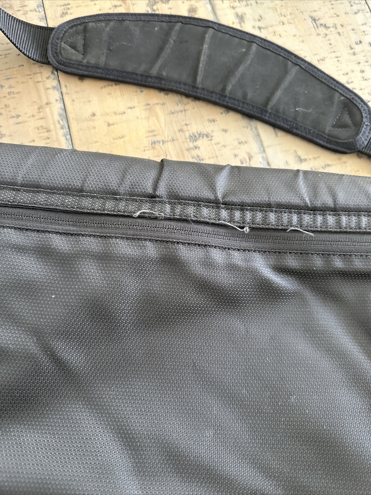TUMI T2 Black Ballistic Nylon Carry On MESSENGER Bag Shoulder Laptop Tote 508C