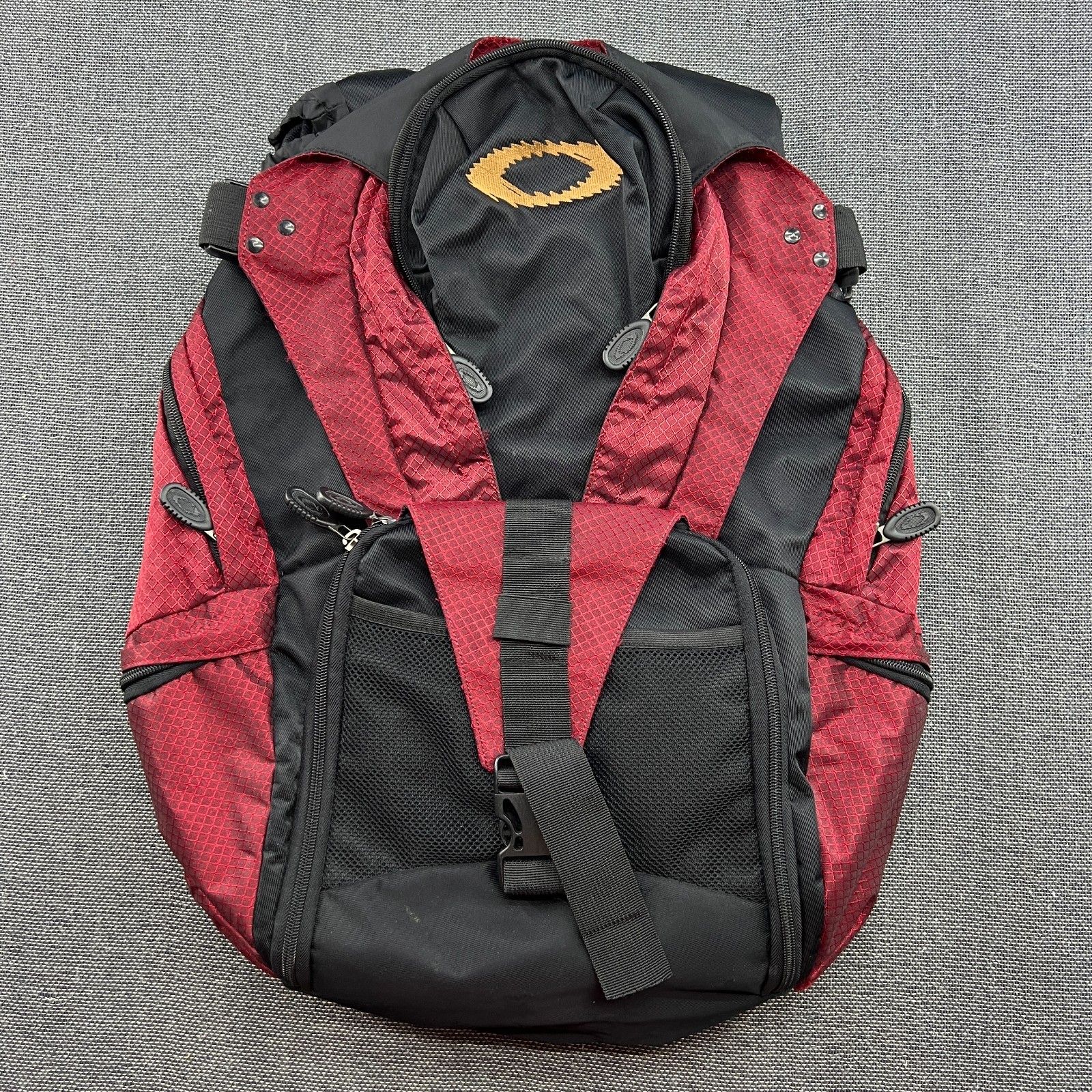Oakley Icon Vintage 90s Tactical Backpack Rucksack Red Black Gorpcore Software