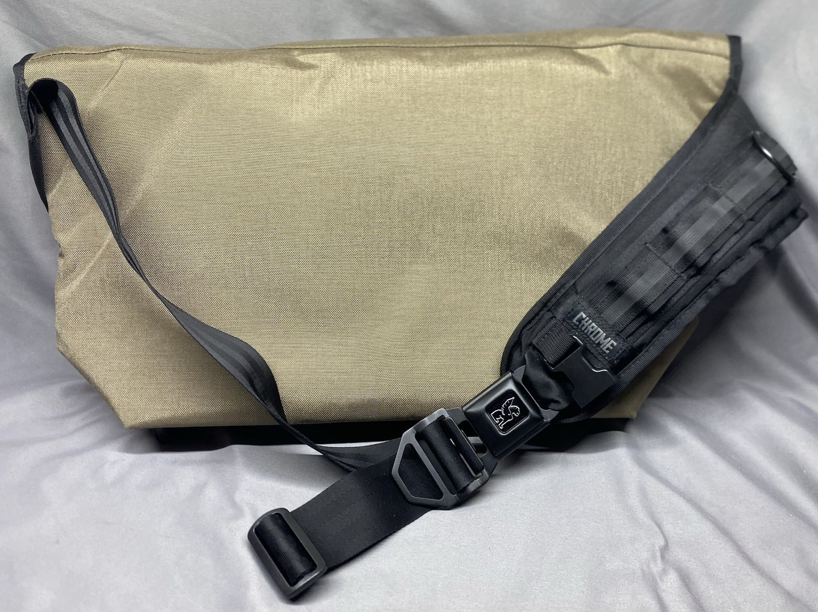 Near Mint Chrome Industries Messenger Bag 28L Large COYOTE BROWN