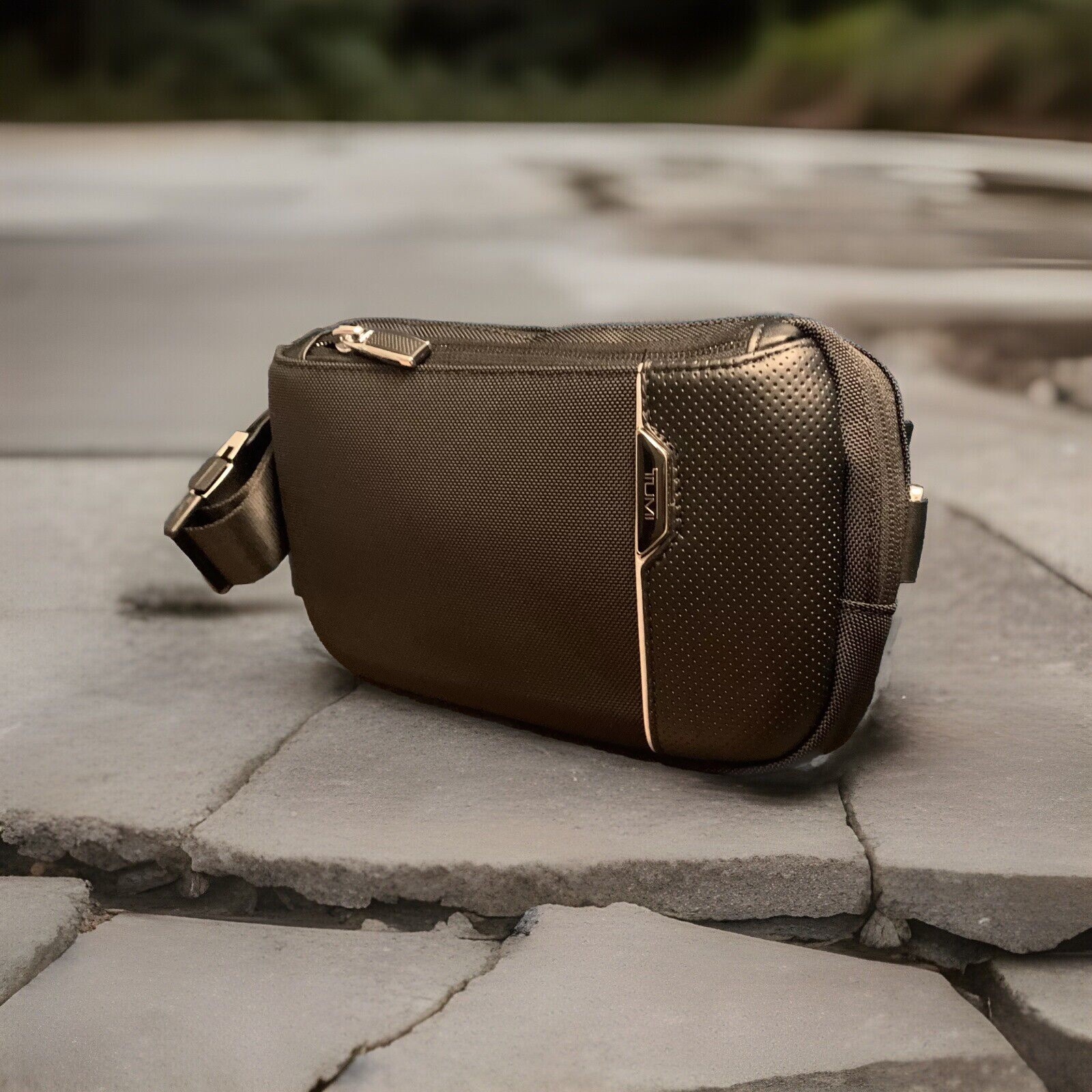 NEW-Tumi Arrive Messina Utility Pouch $495 Black