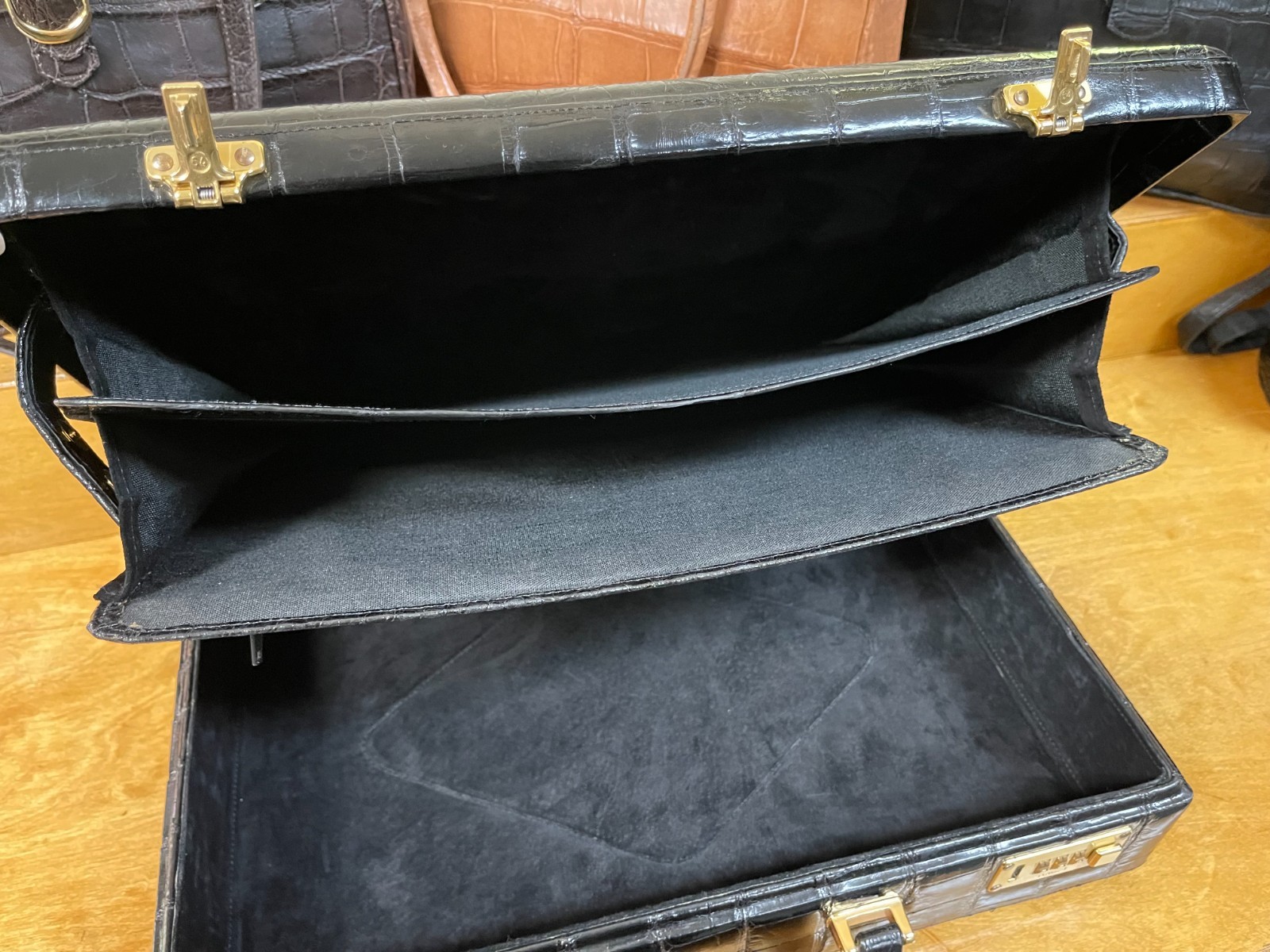Genuine American Alligator Briefcase NEW Black Classic Case Lock Pockets 18x13x4