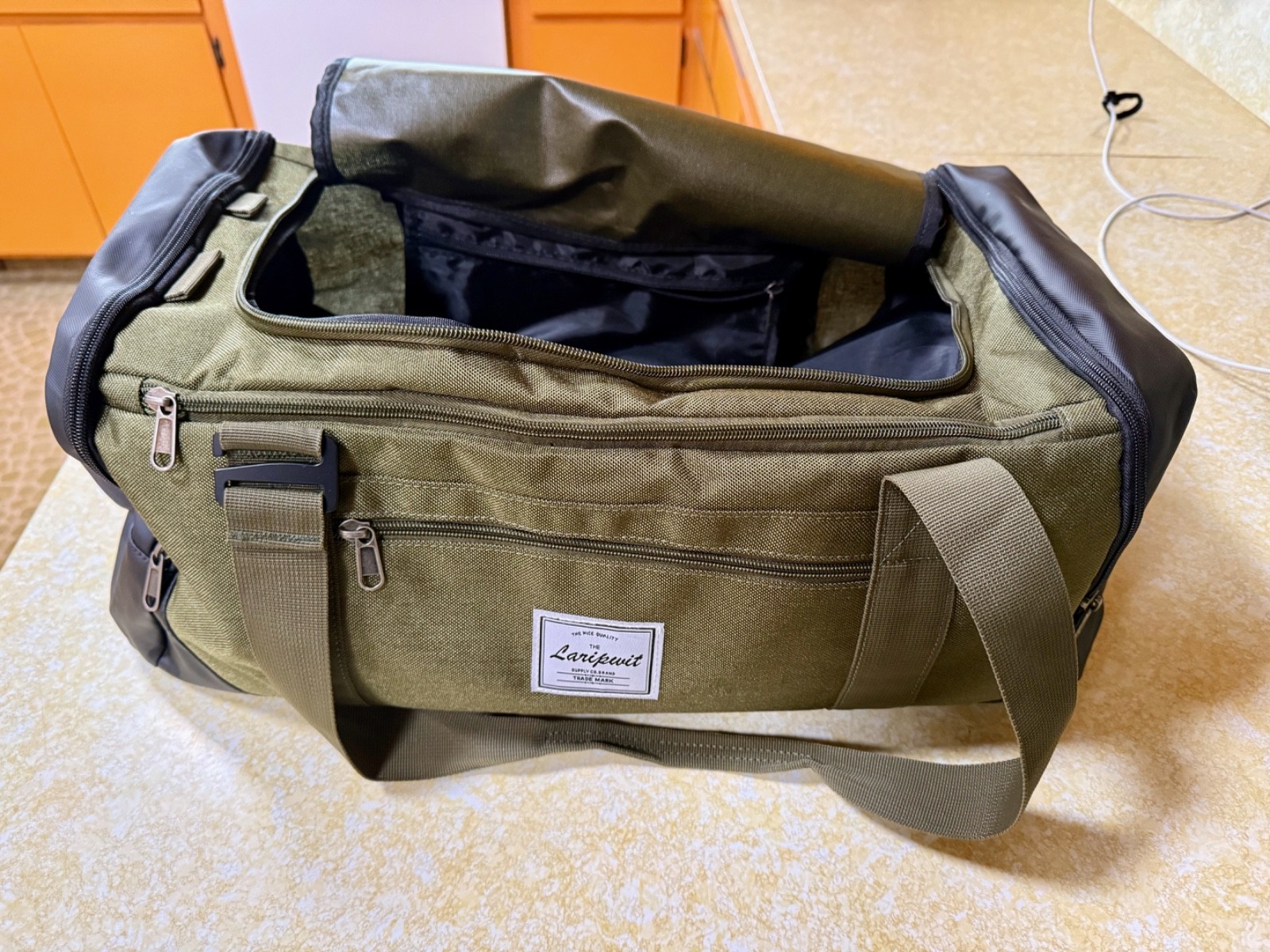 Laripwit Gym Bag 40L Medium Sports Travel Duffel Bag Unisex Sturdy Construction
