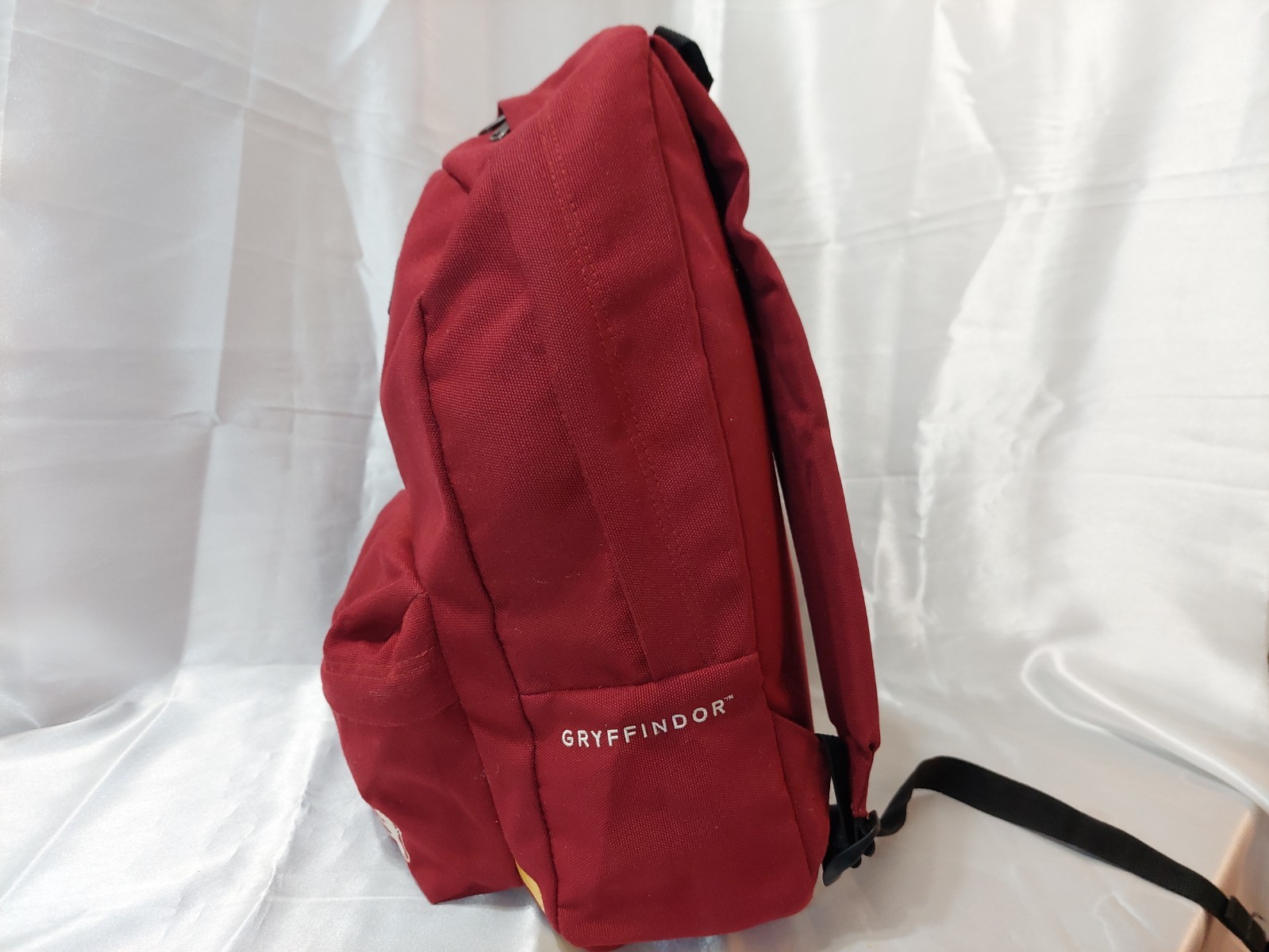 VANS X HARRY POTTER OLD SKOOL III GRYFFINDOR BACKPACK 16″ HIGH PRE-OWNED