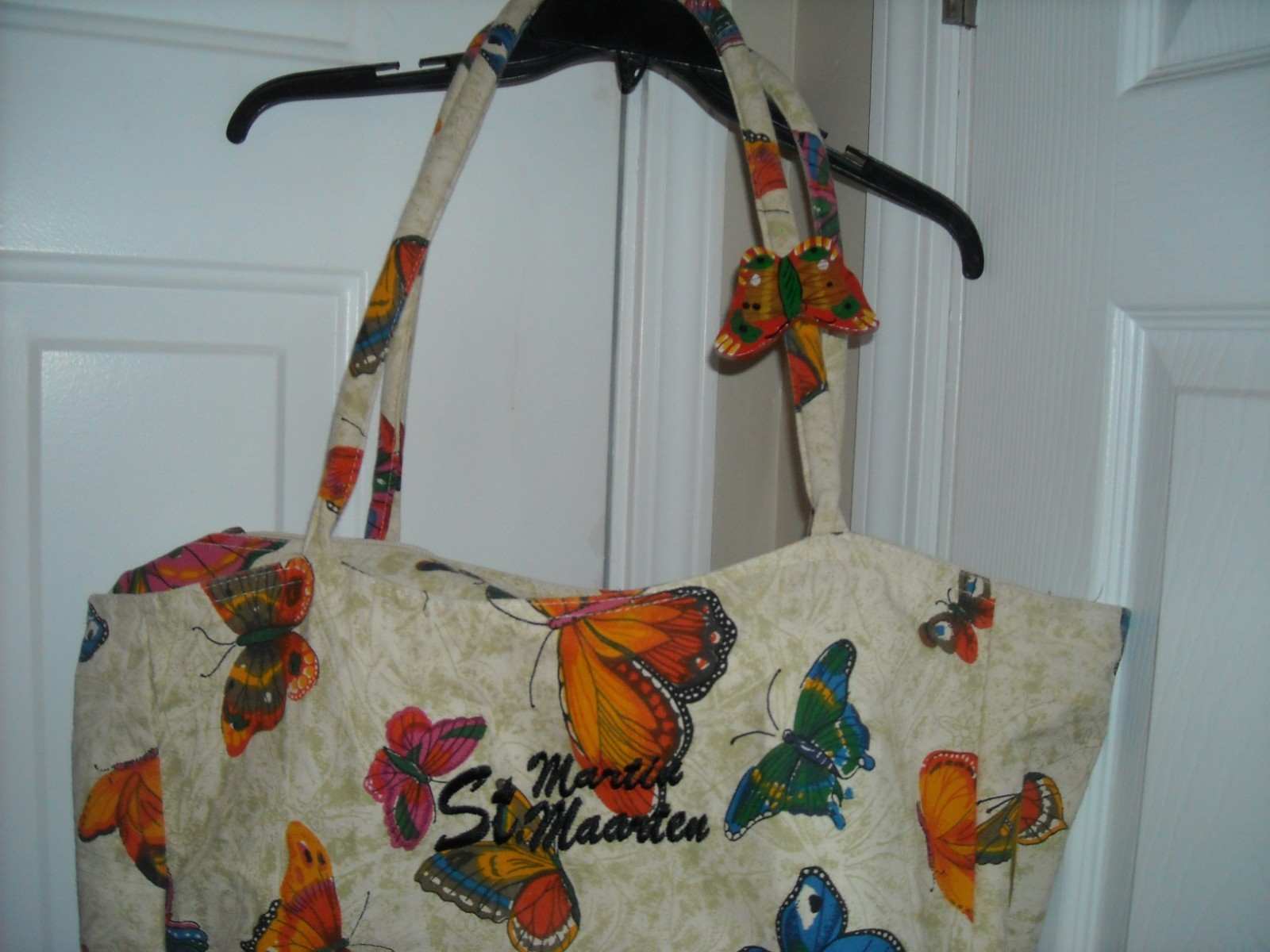St Martin Butterfly, Tote Bag, 17″x13″x6″, Good Condition