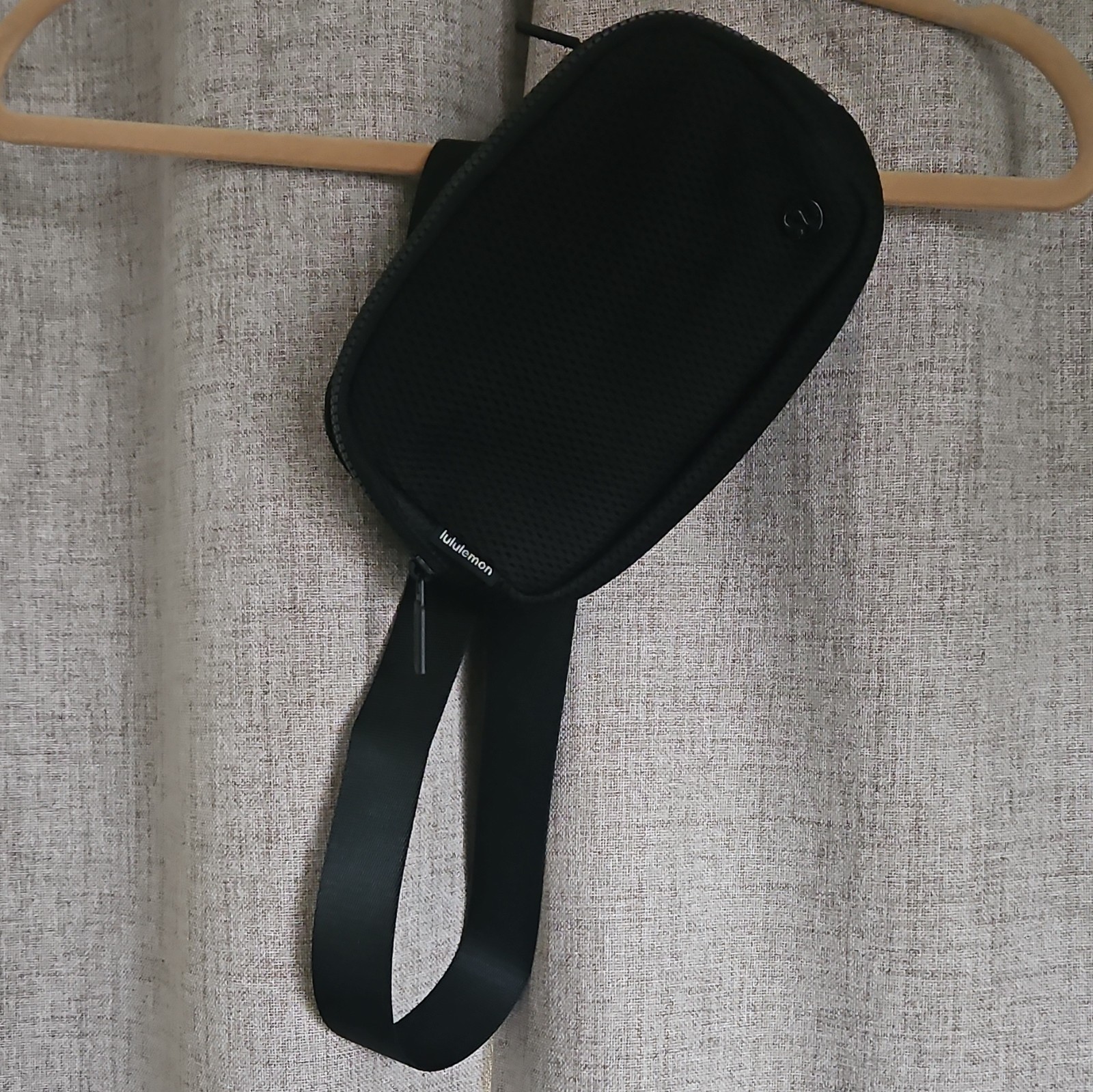#42 NWOT Lululemon Black Mesh Everywhere Belt Bag Adjustable Strap Zip & Buckle