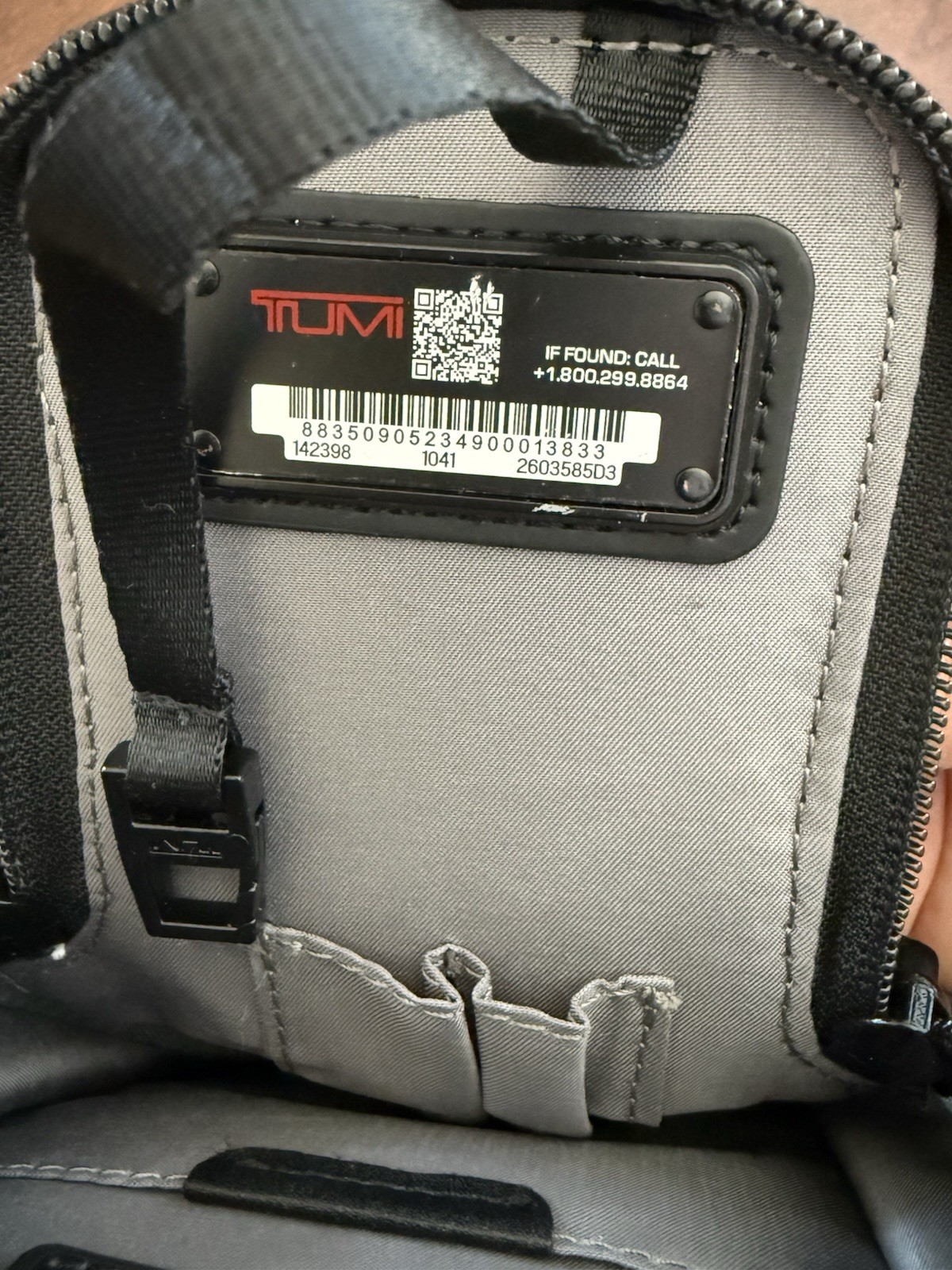TUMI Alpha 3 Compact Sling Crossbody Bag Black Ballistic Nylon 142398 EUC