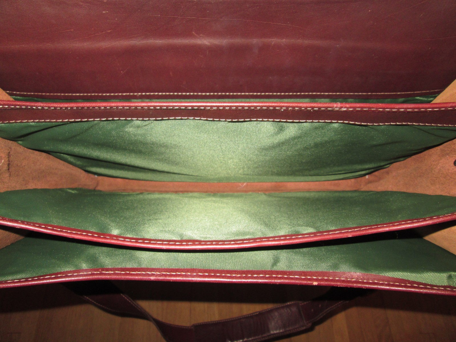 Vintage ORVIS Brown Saddle Leather Push Clasp Briefcase Messenger Bag *USA
