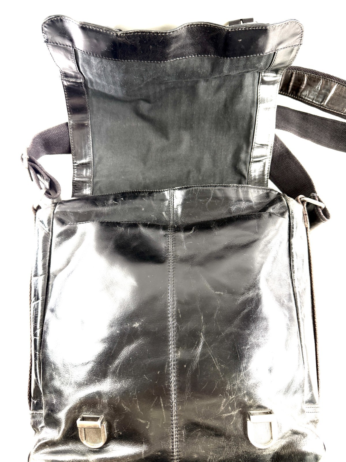 Fossil Black Leather Large Messenger Bag Push Latch Buckles Wide Strap