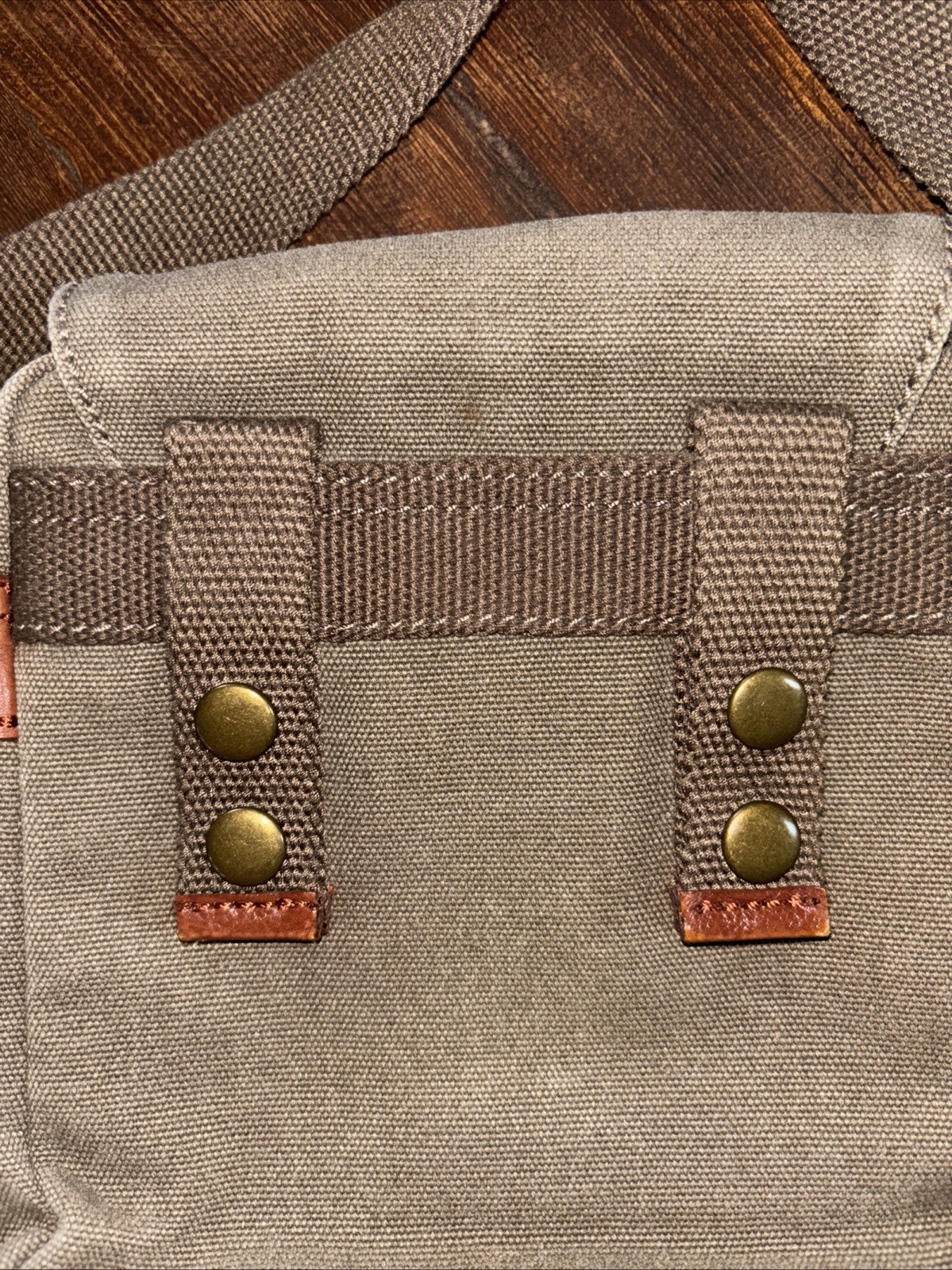 Troop London Classic Canvas Across Body Green Detachable Adjustable Strap