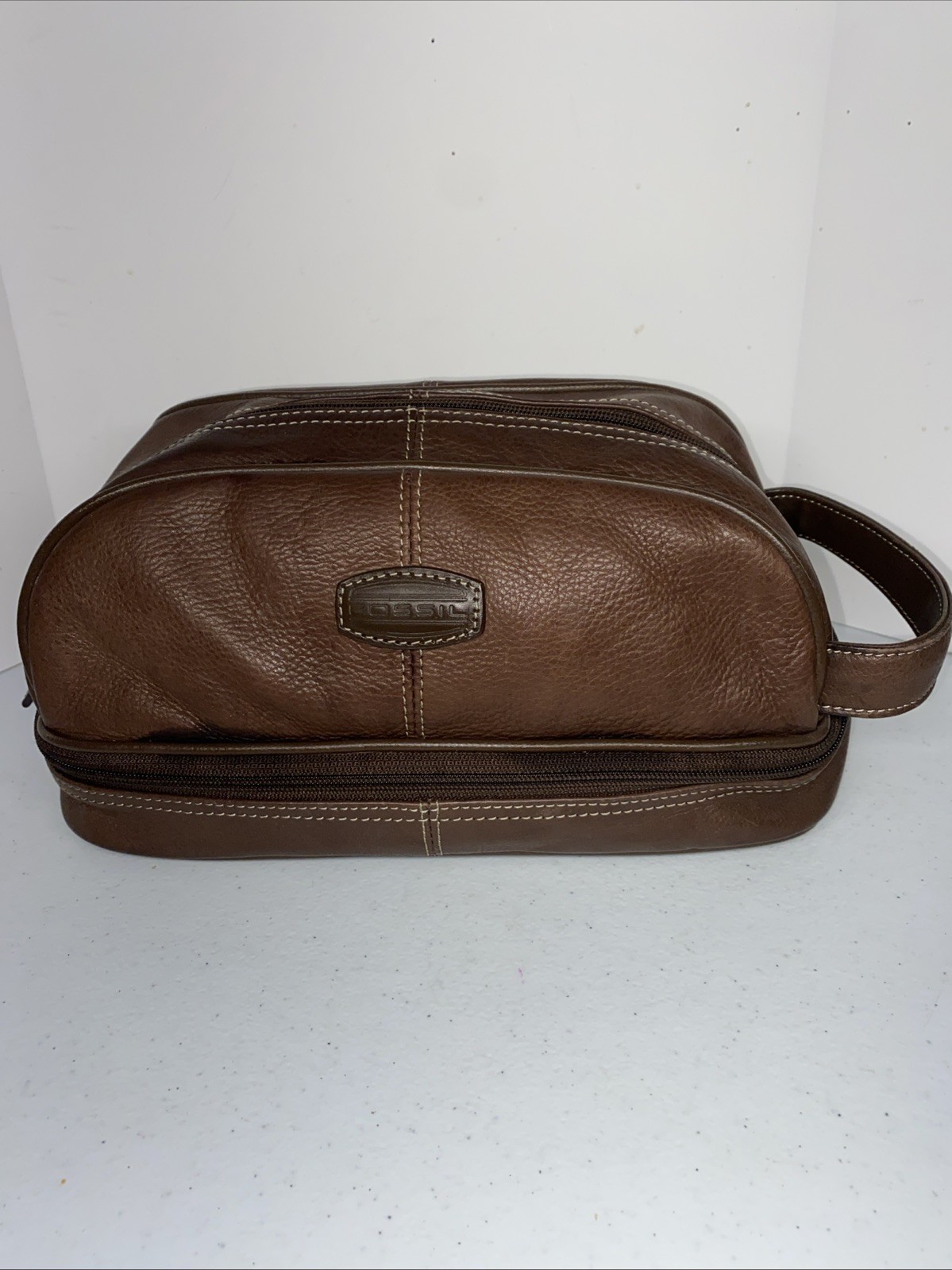 Men’s Fossil Brown Leather Tolietres Bag With 2 Zipper Compartments For Storage