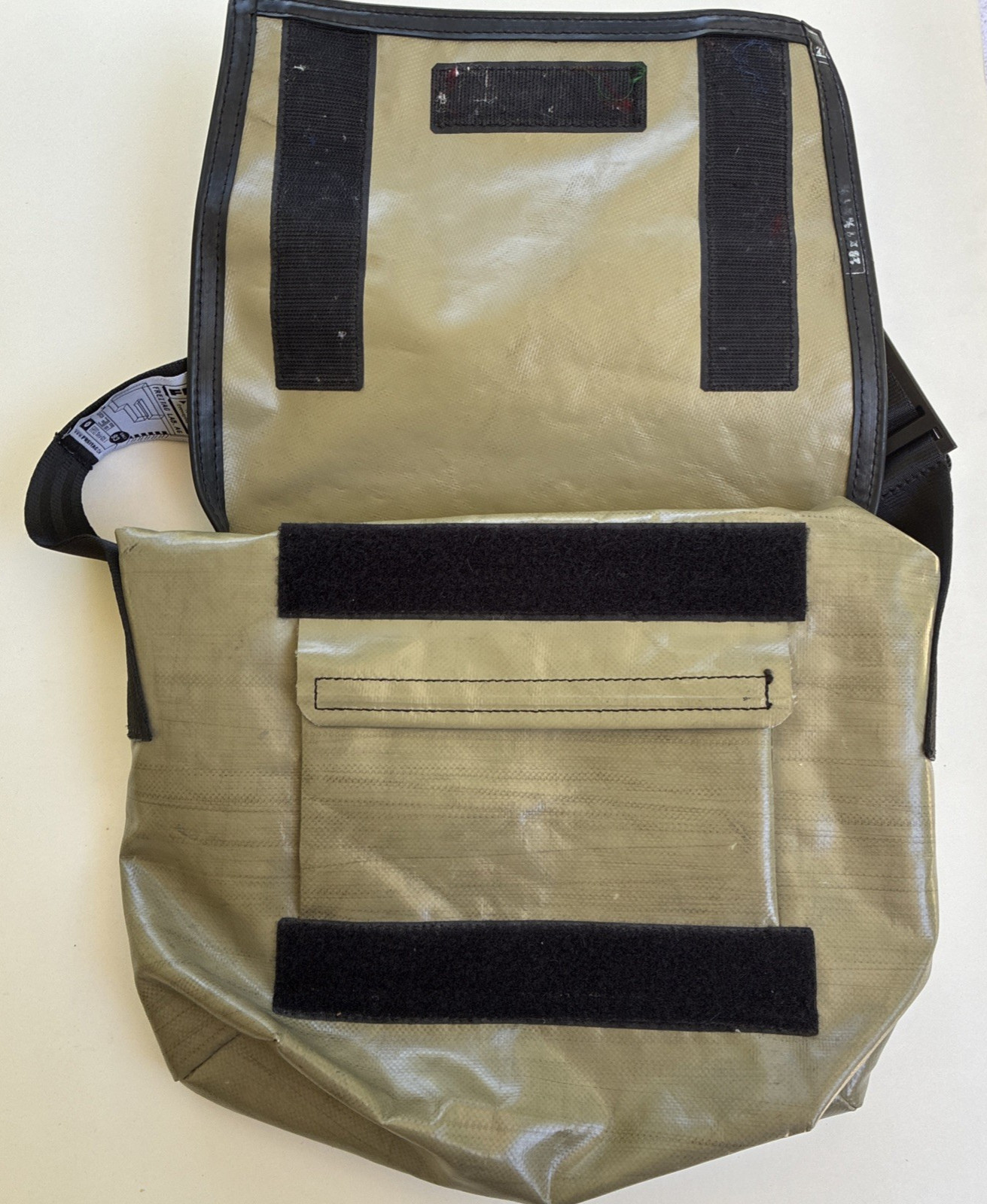FREITAG Messenger Man Bag Beige G5.1 Greige Red Adjustable Strap Dragnet 12 x 10