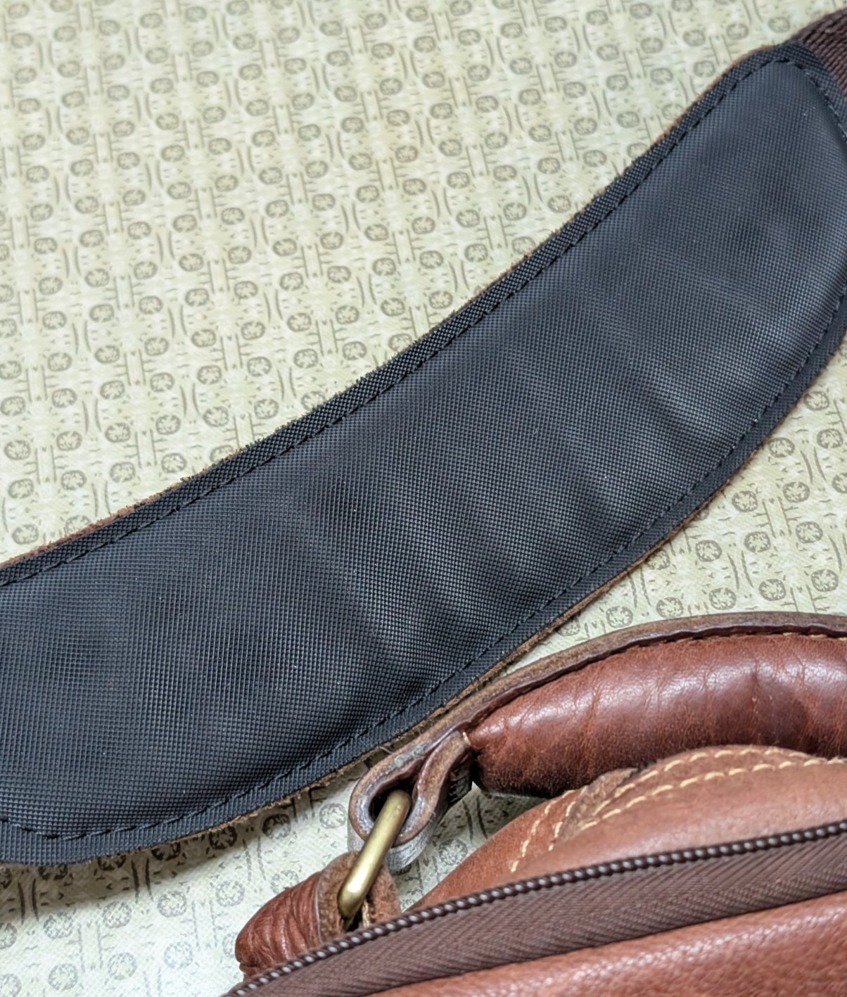 Duluth Trading Co Lifetime Leather Travel Bag 12 inch Crossbody Messenger 97310