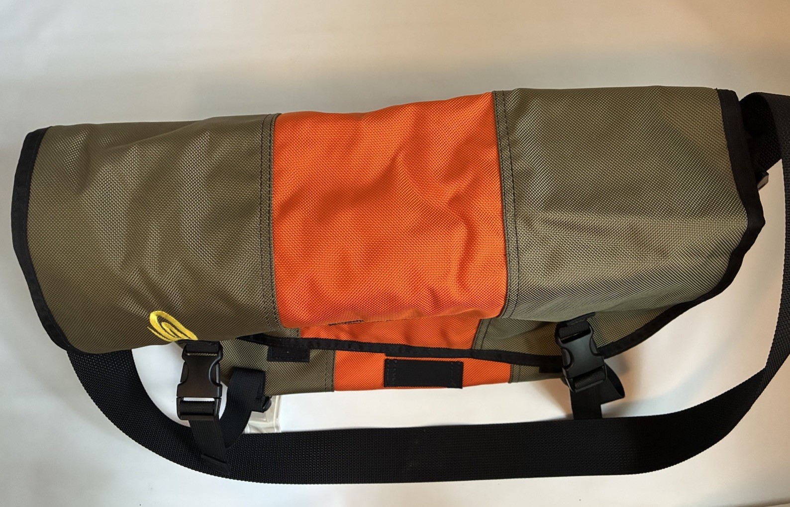Timbuk2 Classic Messenger Bag Large 19x15x5 Crossbody Microsoft olive orange