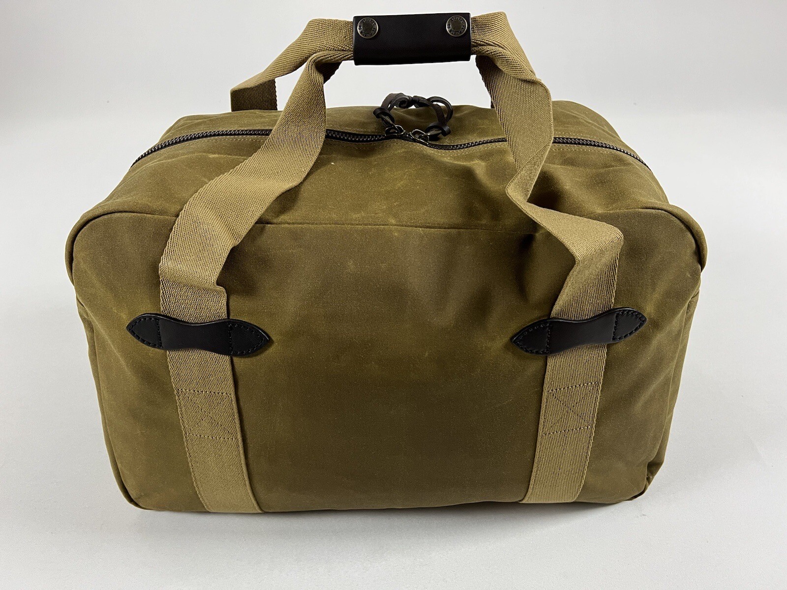 FILSON MEDIUM TIN CLOTH DUFFLE BAG DARK TAN OS NWT