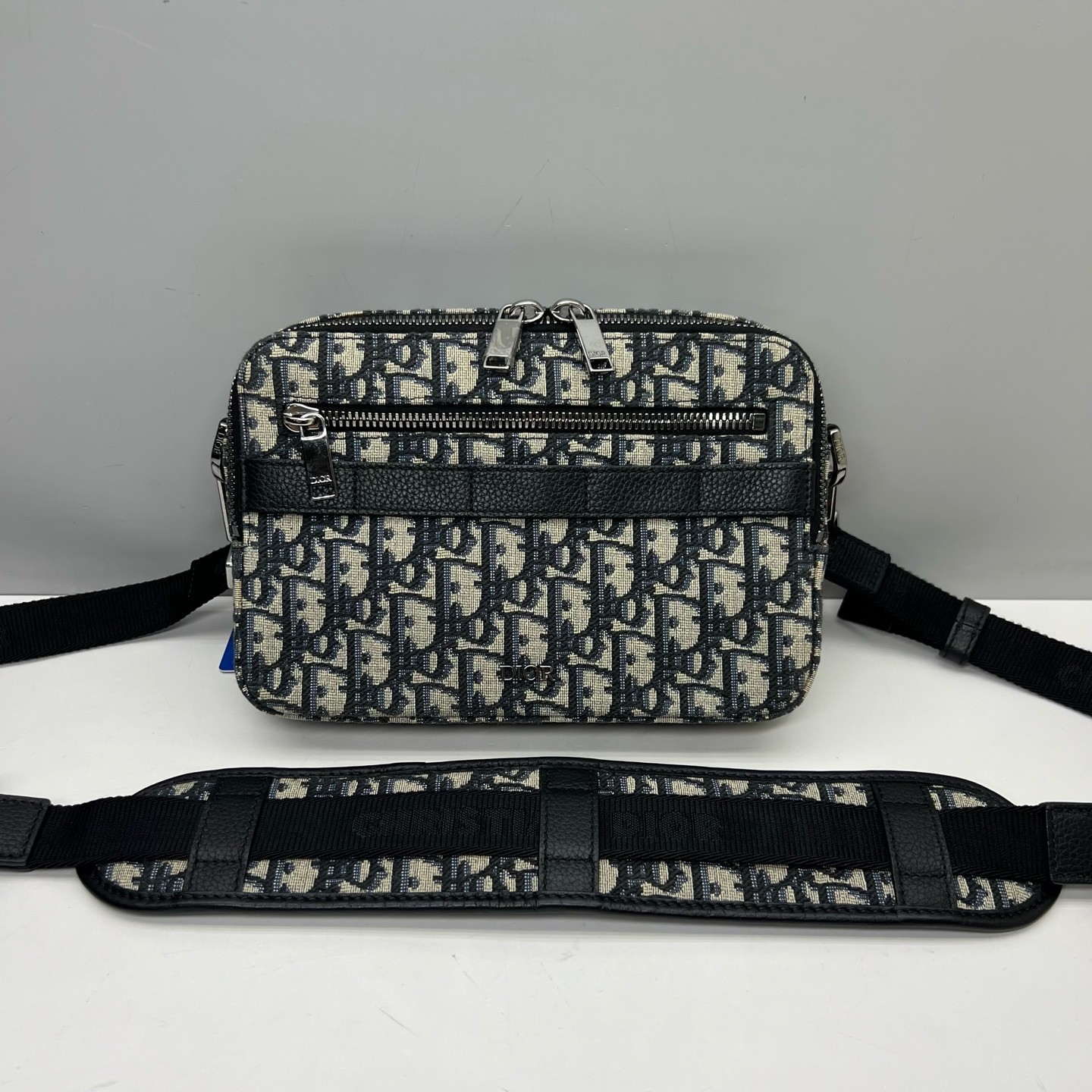 Dior Pre-Owned Authentic Oblique Messenger Bag Monogram 22x15x5cm