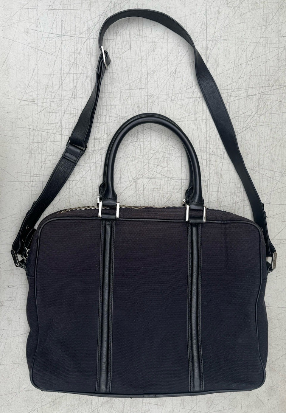 WANT Les Essentiels De La Vie Organic Heathrow Commuter Messenger Bag Black used