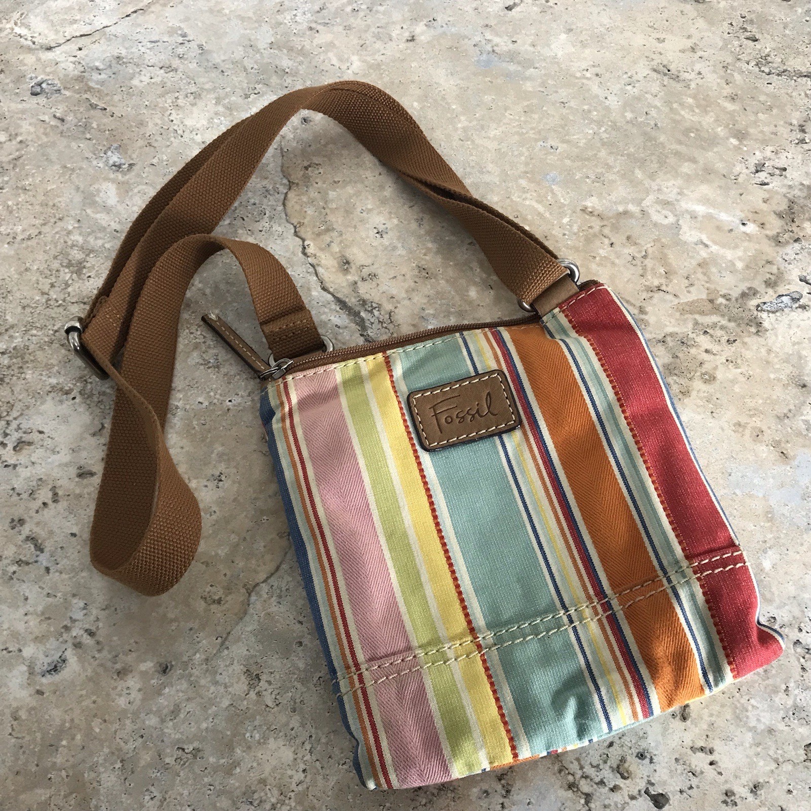 FOSSIL STRIPED CROSSBODY BAG WITH ZIPPER CREDIT CARD HOLDER SECTION ADJUSTABLE