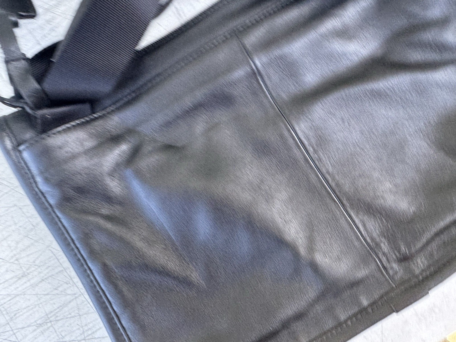 TUMI Alpha Leather Small Slim Flap Zip Crossbody Bag Briefcase Shoulder 92112DH