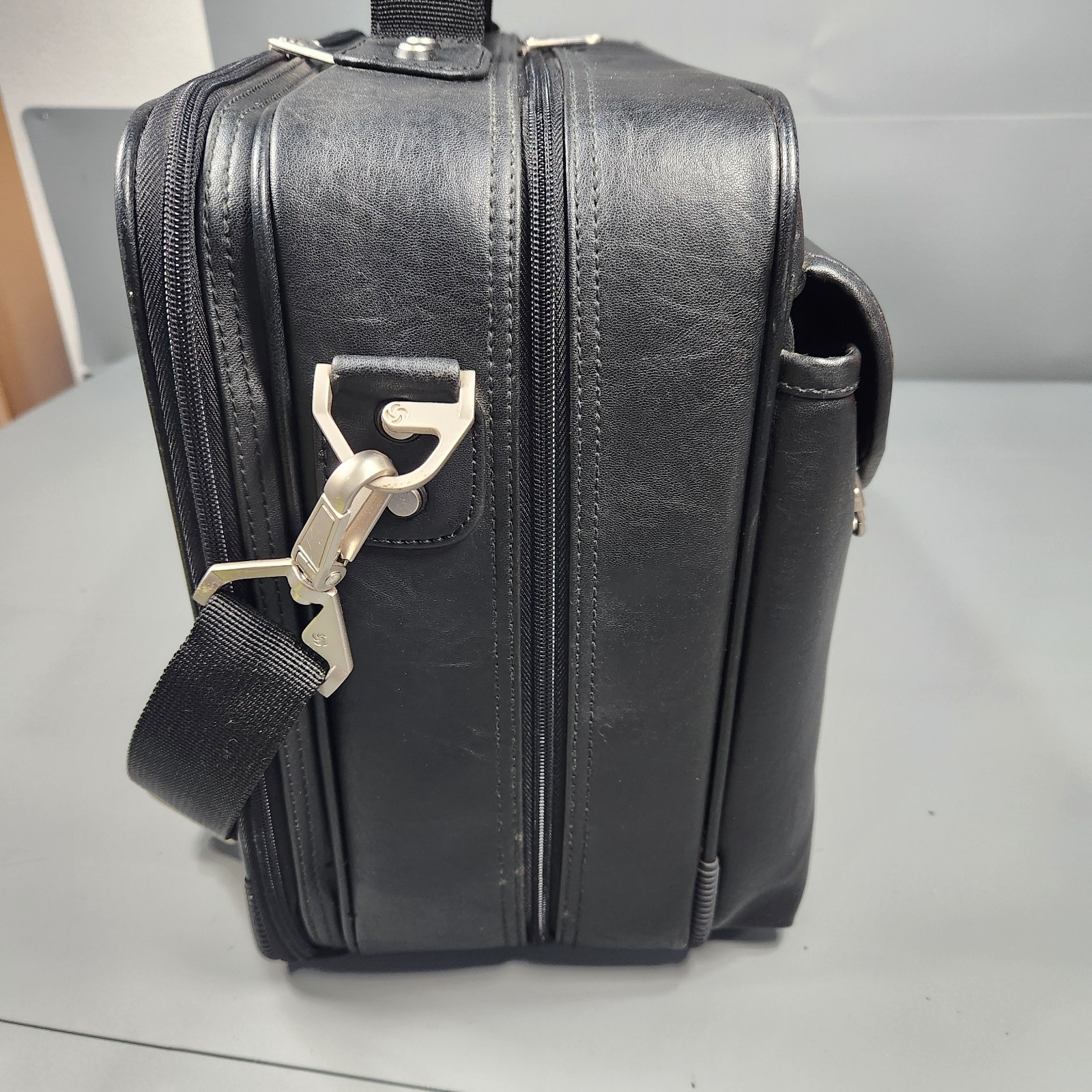 Samsonite Classic Computer Case Black Leather Dual Laptop Bag 15.5″ w/strap