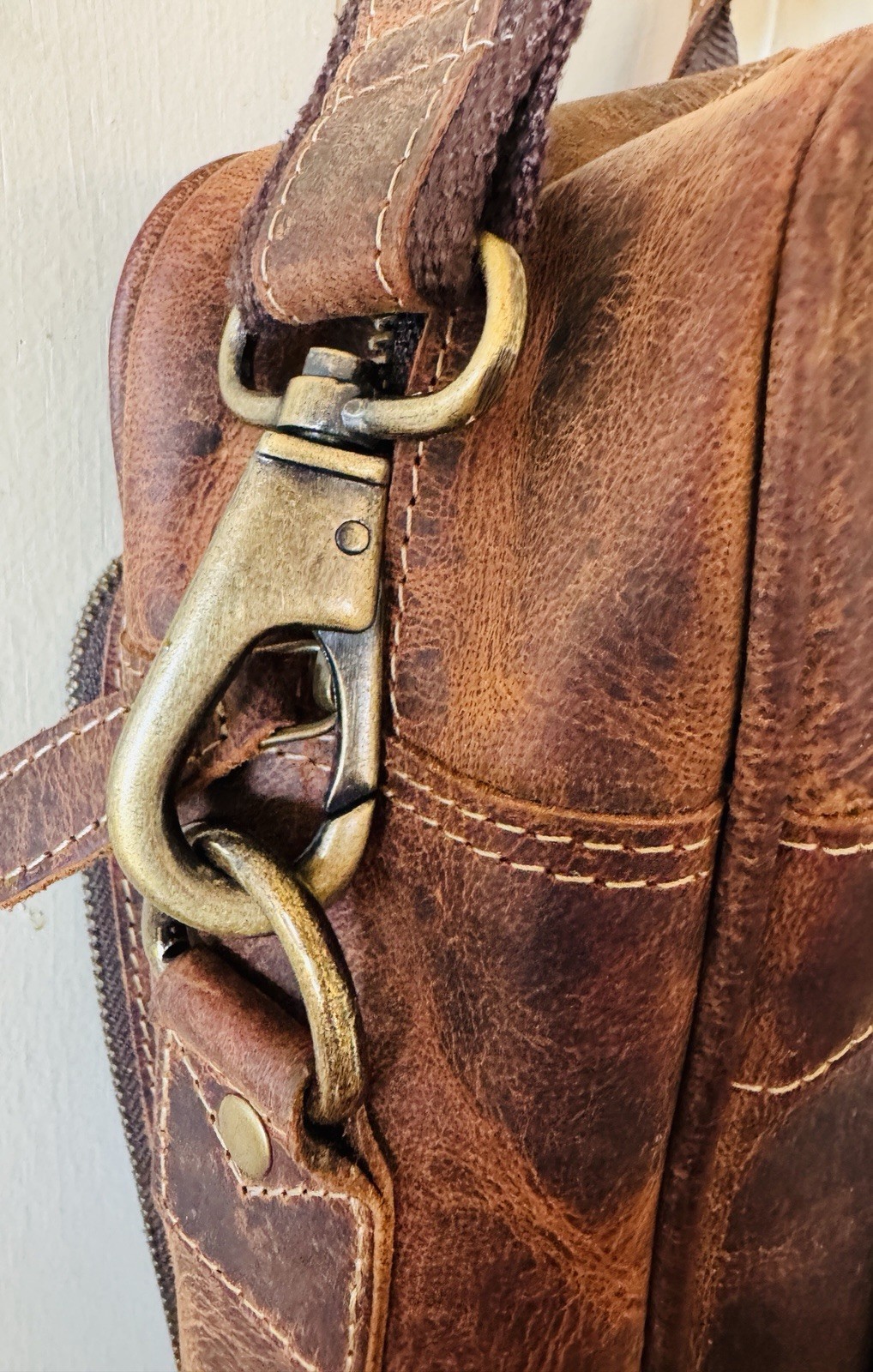 KomalC Full Grain Leather Messenger Laptop Bag 18” Brown Distressed Briefcase EC