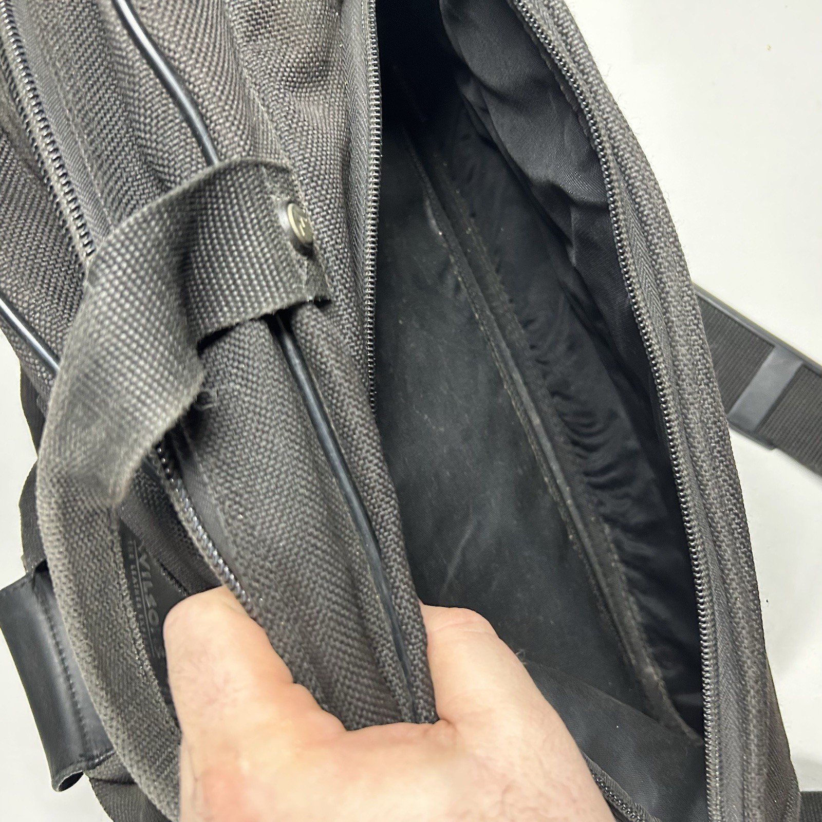 Vtg Wilsons Leather Duffle Bag Black Travel Weekend Carry On Zip Shoulder Strap