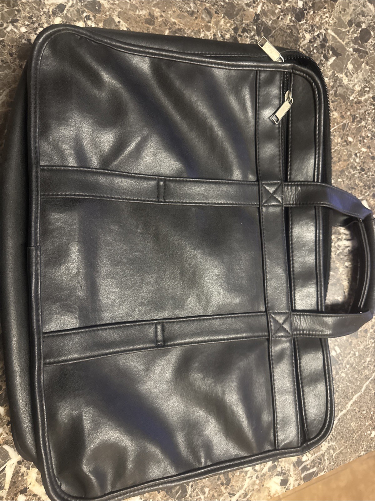 Heritage 16″ Dual Compartment Leather Bag – Black (827365)