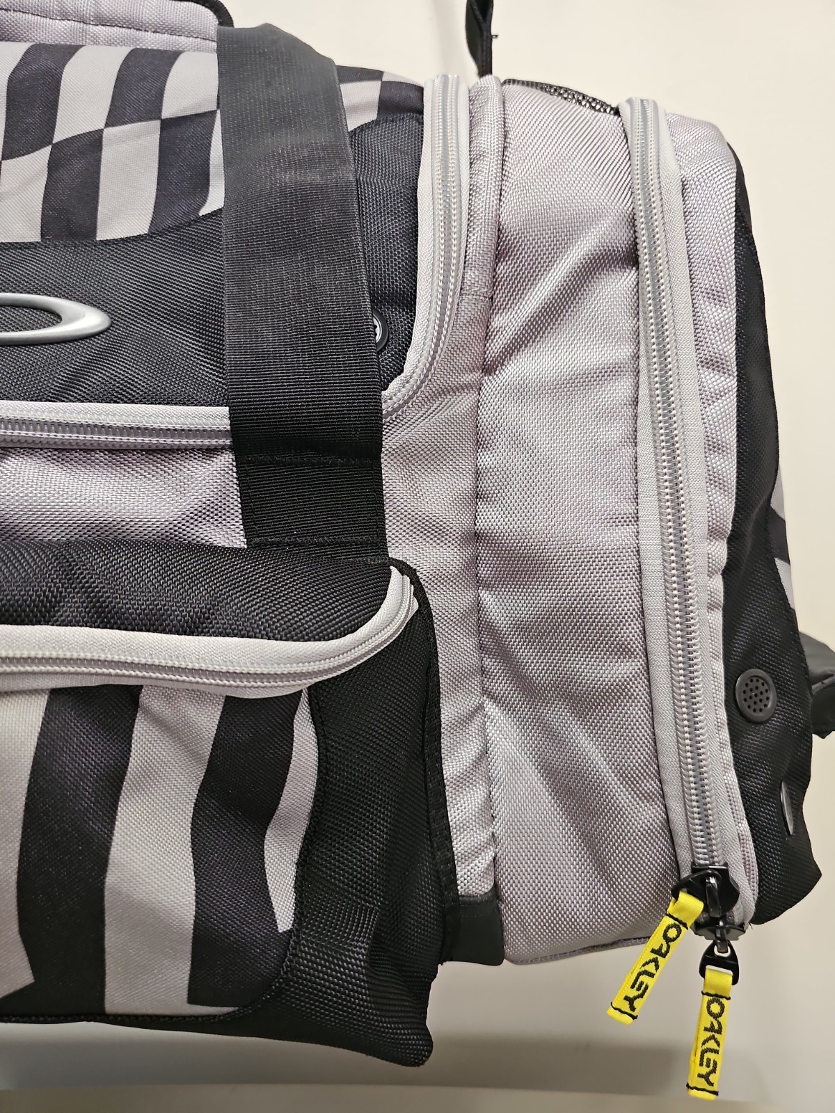 Oakley Sample Gray Black Nylon Large Duffle Bag Y2K Rare